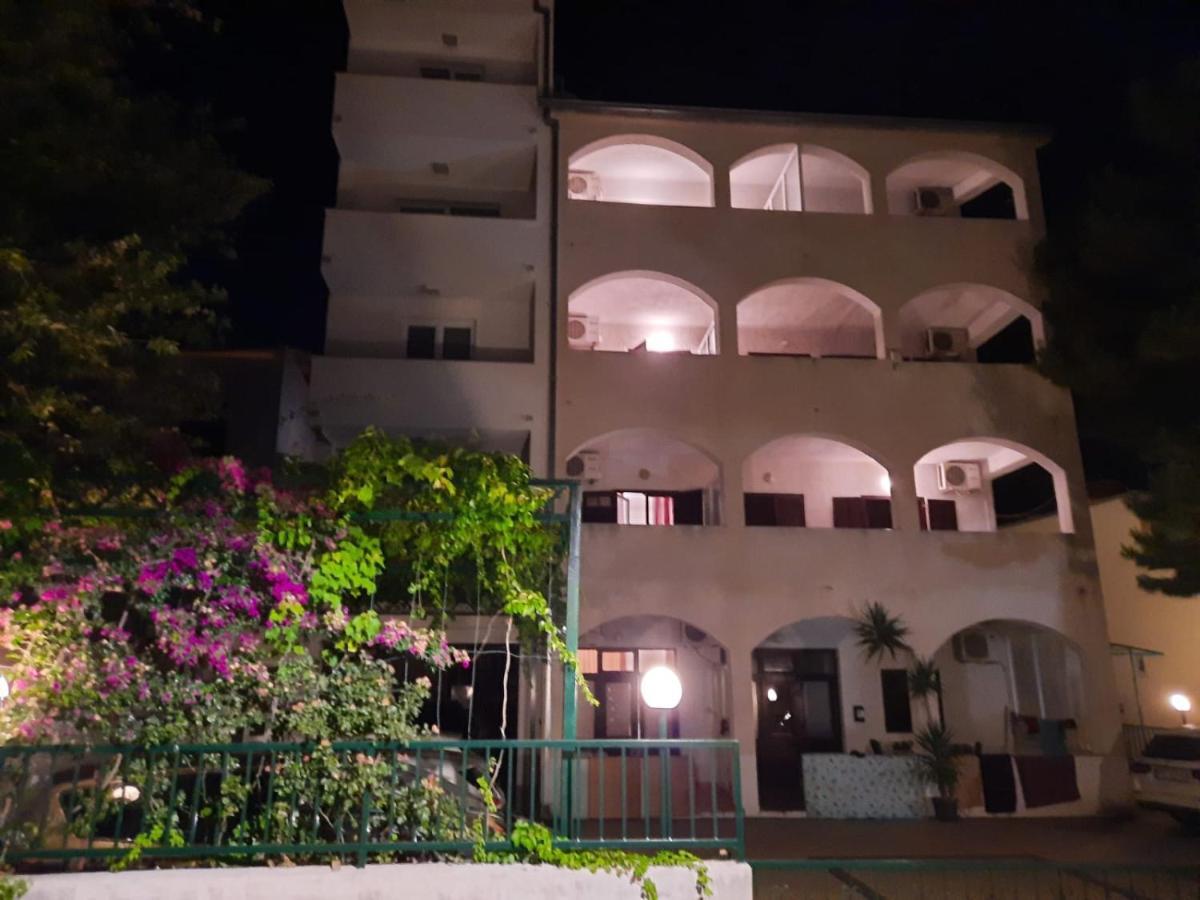 Apartmani R&B Radalj Makarska Bagian luar foto